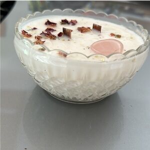 *•*ᨶꪮꪶꪶꫀᨶᡶỉꪮ᭢: ᦋꪶỉᡶᡶꫀꪹꪖᡶỉ*• soy wax handmade candle with roses, crystals glitter